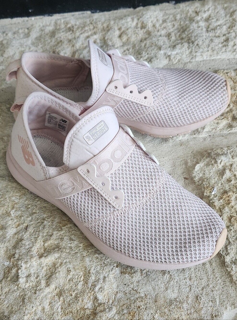 New Balance Women's Pale Pink Slip-On Knit Sneakers Sz9.5